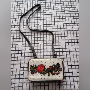 DREAM CONTROL Floral Embroidered Crossbody Bag FLAWS
